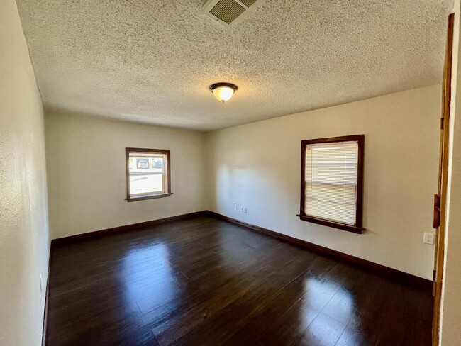 Building Photo - 1626 Kenmar St