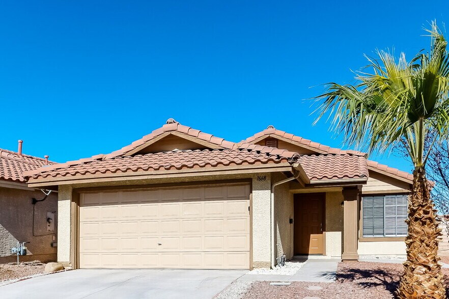 Building Photo - 7668 Kalmalii Ave