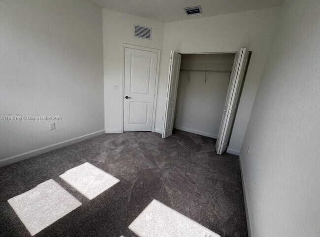Building Photo - 136 SW 184th Way