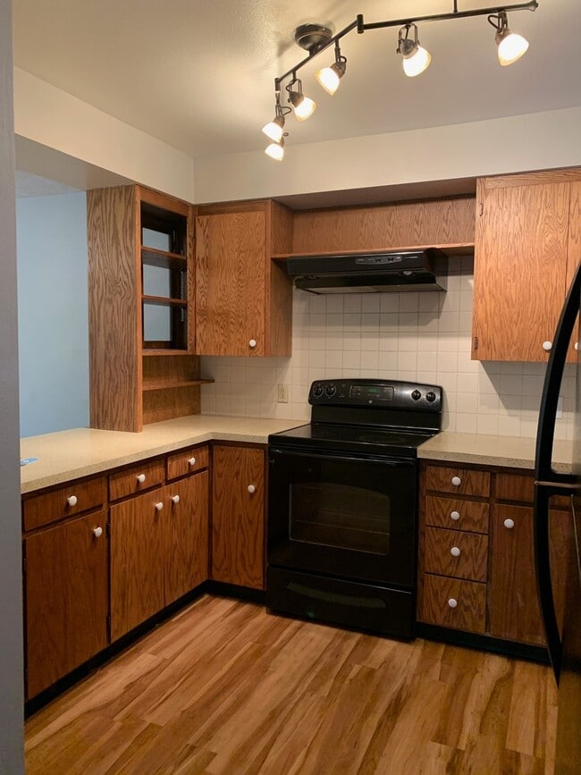 Building Photo - 1717 W 12th Ave