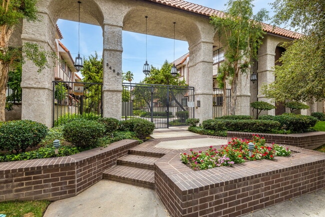 Building Photo - 2450 E Del Mar Blvd