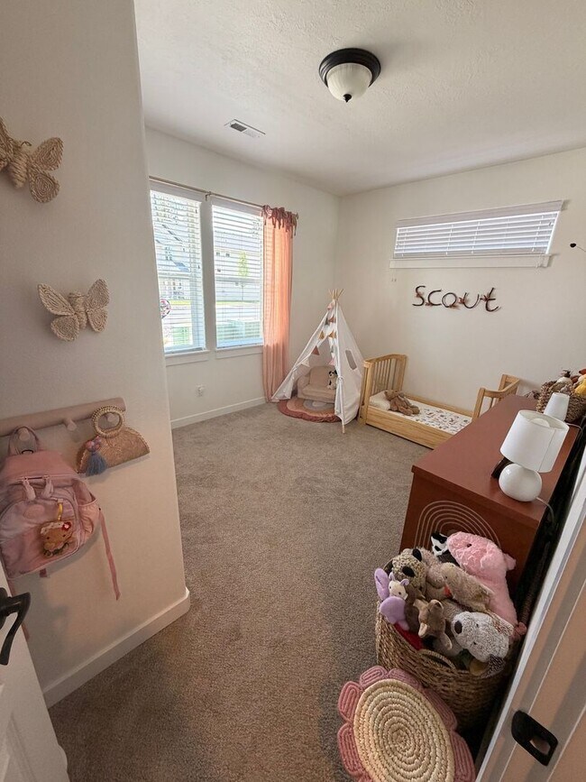 Building Photo - 3 Bed/2 Bath Single Level Home in Sisters! - Backs Up to Deschutes National Forest
