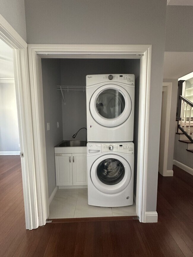 Building Photo - 1334 Anza St