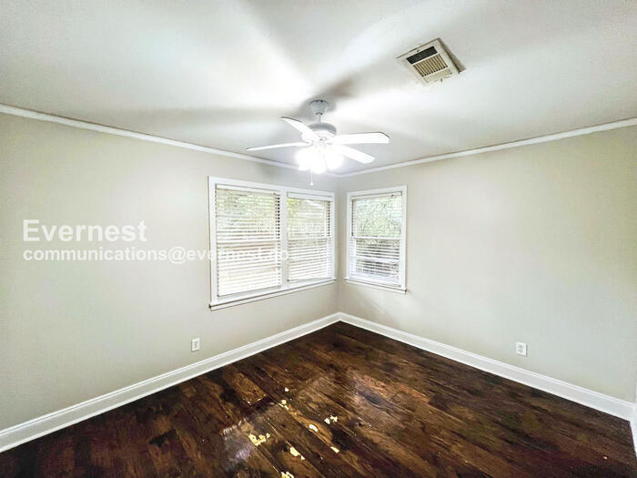 Building Photo - 1521 Wilhurst St