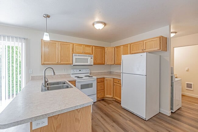 Building Photo - Updated 2-Bedroom Home with Garage and Fen...