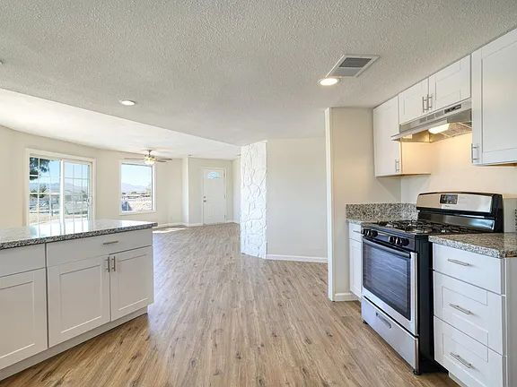 Building Photo - Available Now for Rent in the prestigious community of Silver Lakes! Please act fast as this beau...