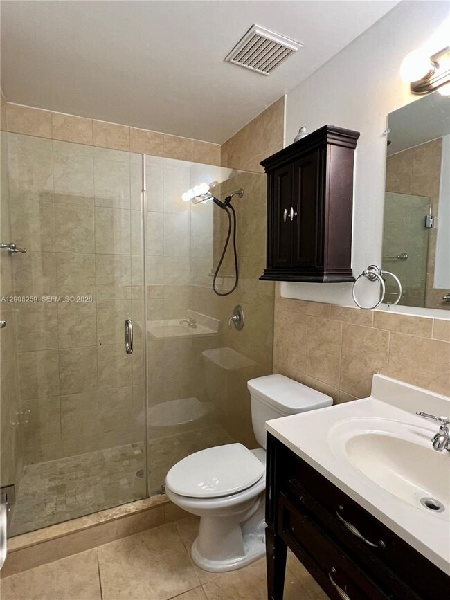 Building Photo - 6235 SW Kendale Lakes Cir