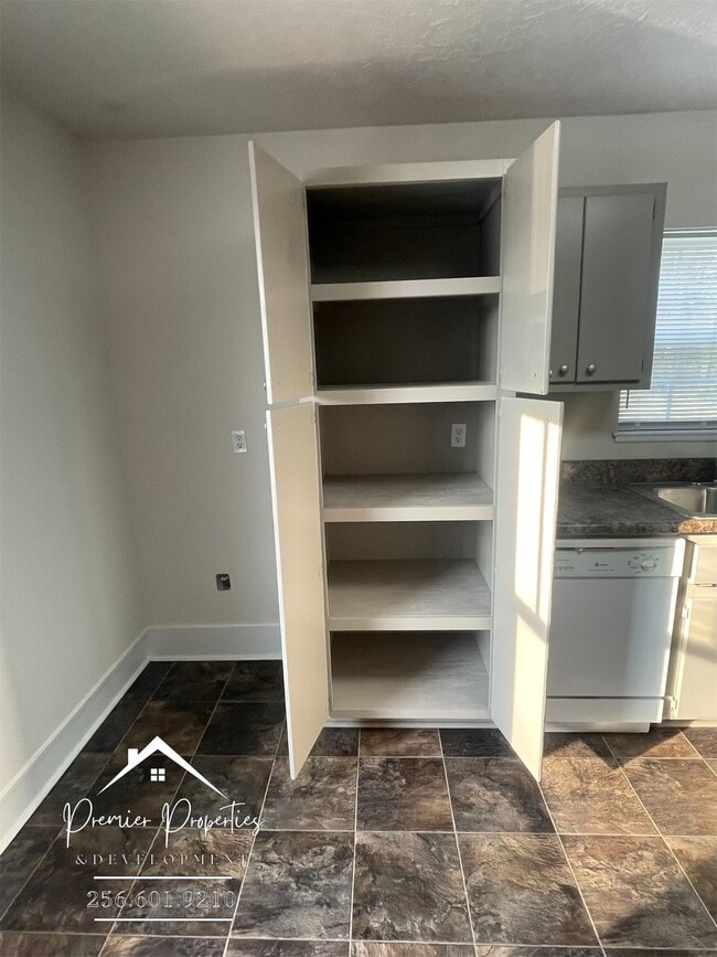 Building Photo - Gadsden Home PLUS 12 x 20 Storage Unit - Alabama