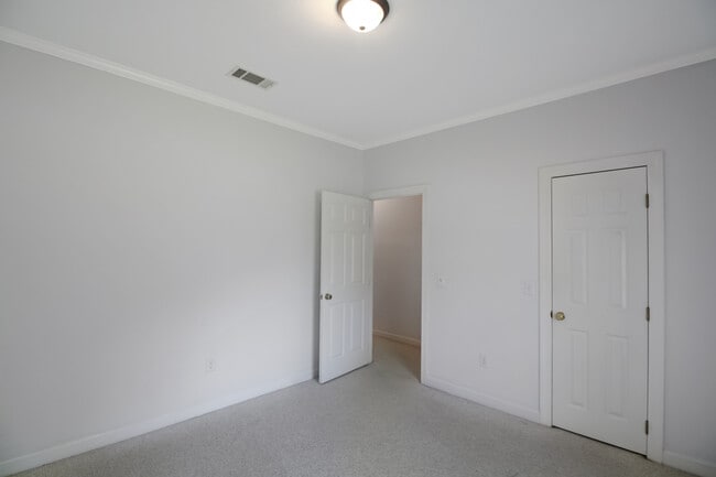 Building Photo - 345 Avonlea Ln