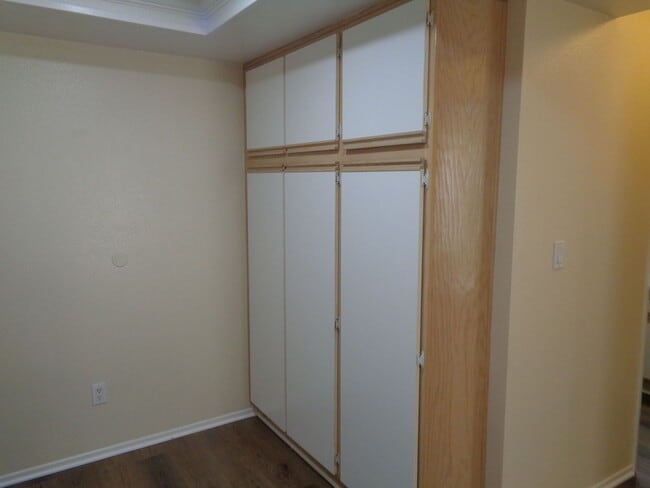 Building Photo - 2 Story 2 Bedroom Condo in the Willow Creek Condo Complex