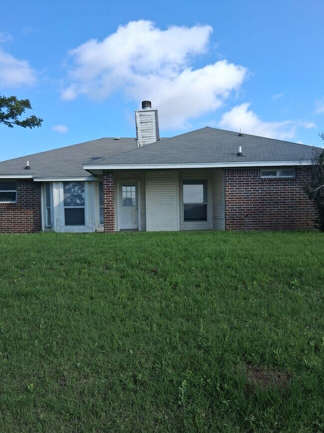 Building Photo - 3806 Lone Oak Dr