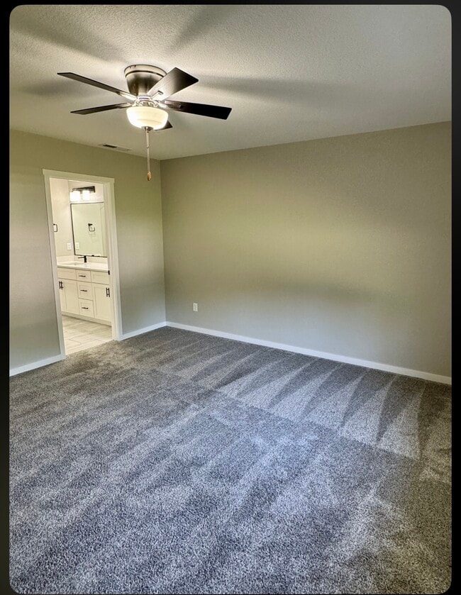 Building Photo - 5711 NW 54th Ct