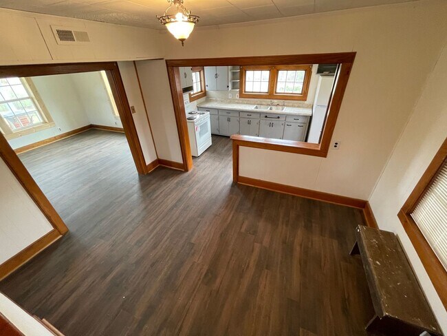 Building Photo - 555 Hopewell Rd