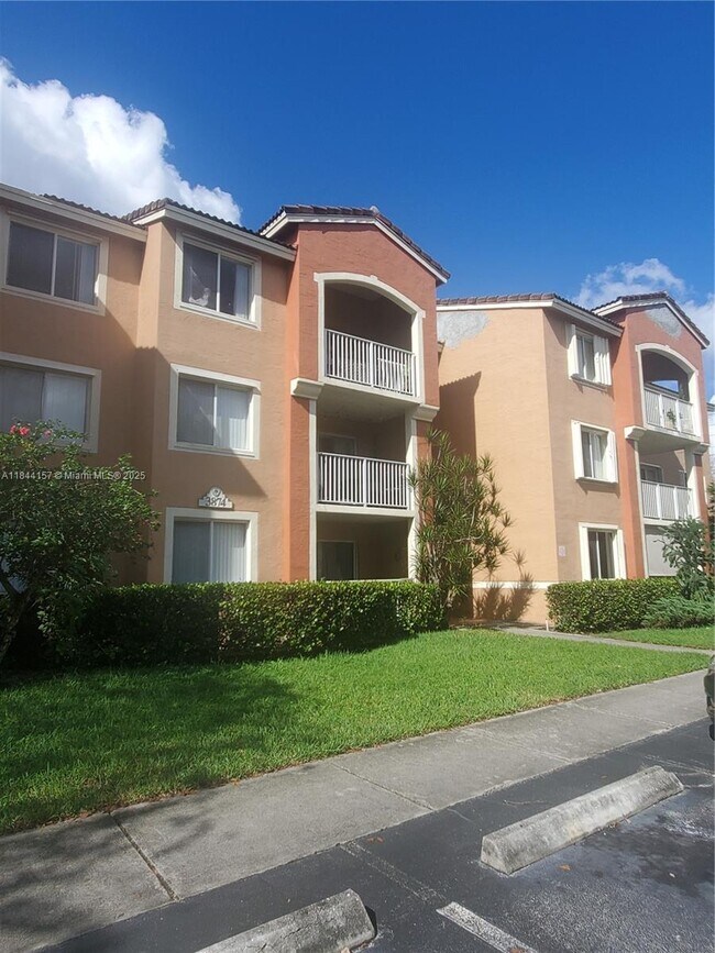 Primary Photo - 3874 Lyons Rd