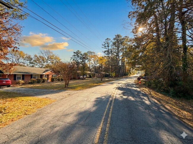 Building Photo - 2820 Riverview Rd