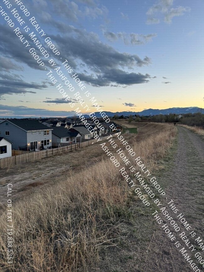 Building Photo - 2515 Hannah Ridge Dr