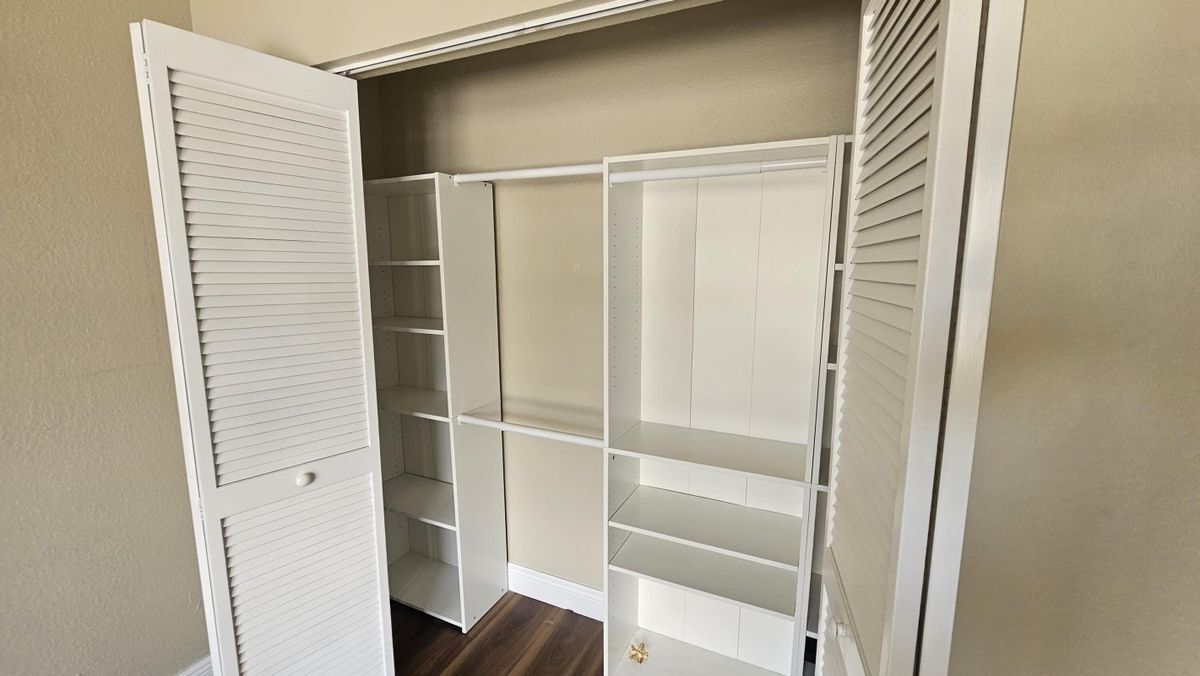 Building Photo - 1517 Lake Crystal Dr