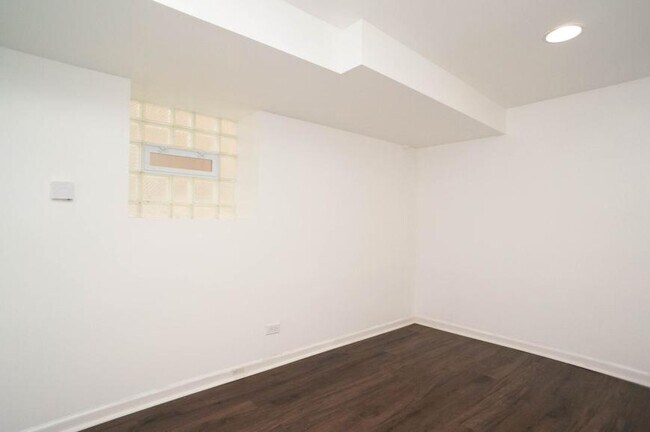 Building Photo - 2 bedroom in Chicago IL 60641