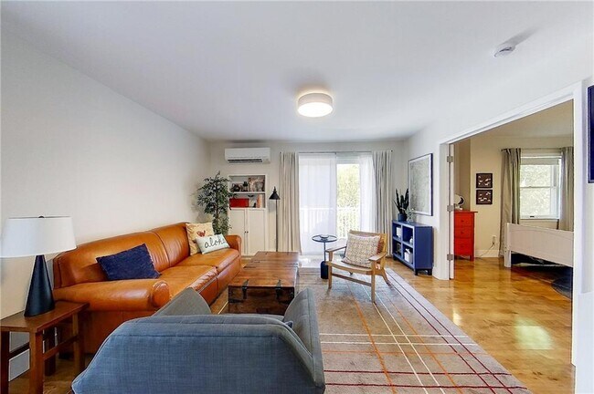 Building Photo - 364 Bellevue Ave