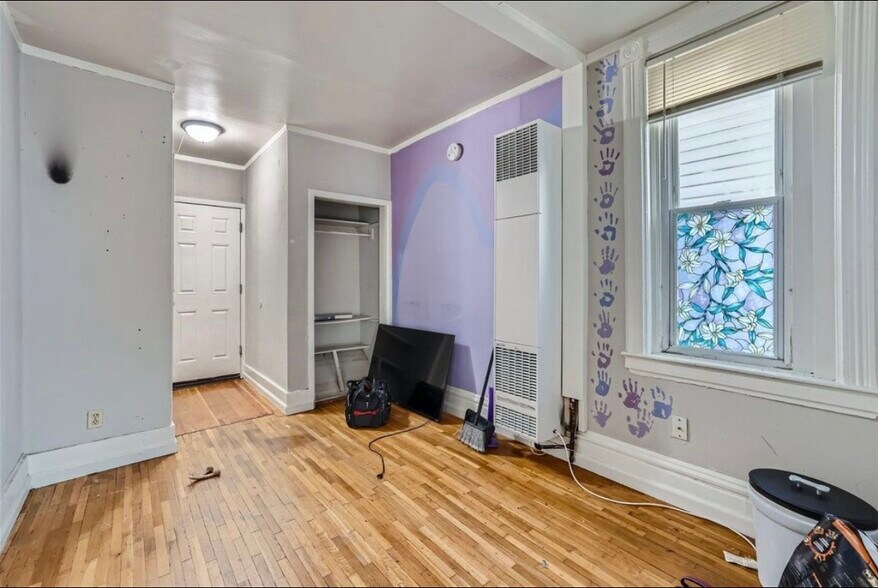 Building Photo - 617 Maryland Ave E