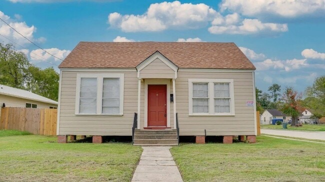 Building Photo - 410 E Elgie St