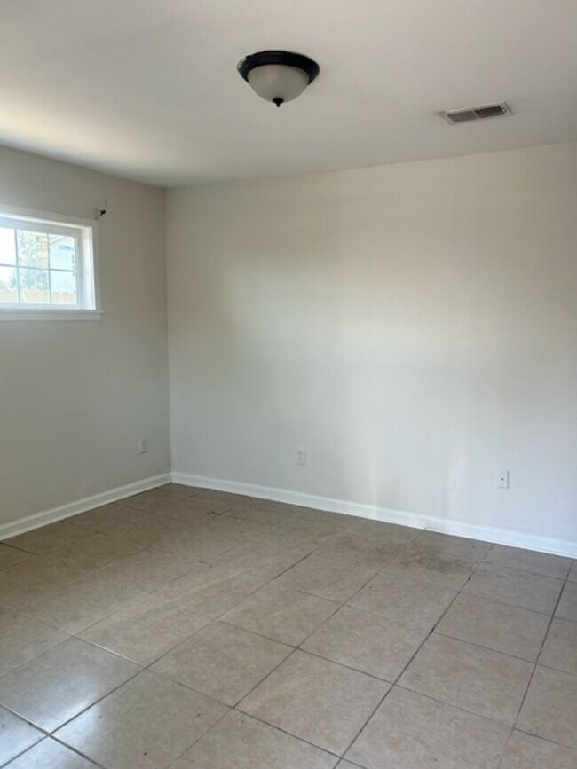 Building Photo - abd7600