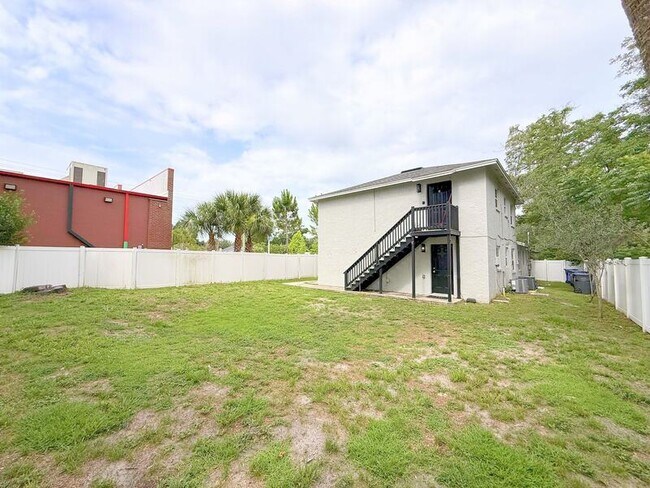 Building Photo - 11705 North Dr