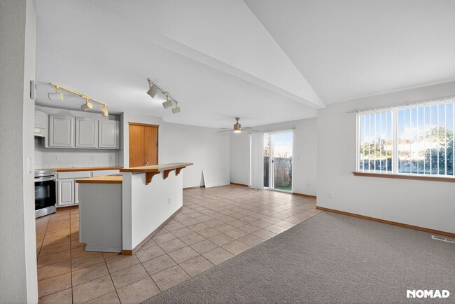 Building Photo - Charming 3BR Townhome in Lacey