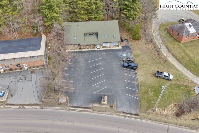 Building Photo - 483 NC-105 Extension