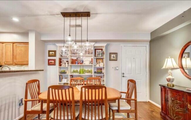 Primary Photo - 3175 Summit Square Dr