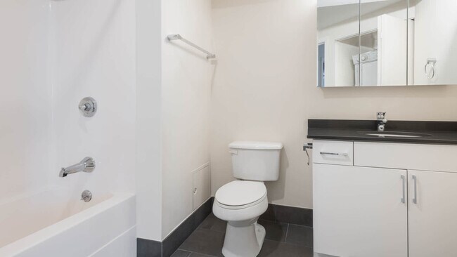 Building Photo - 70 Hope Ave