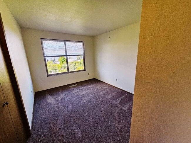 Building Photo - 4 Bed 2.5 Bath Kirkland - Lake WA Schools