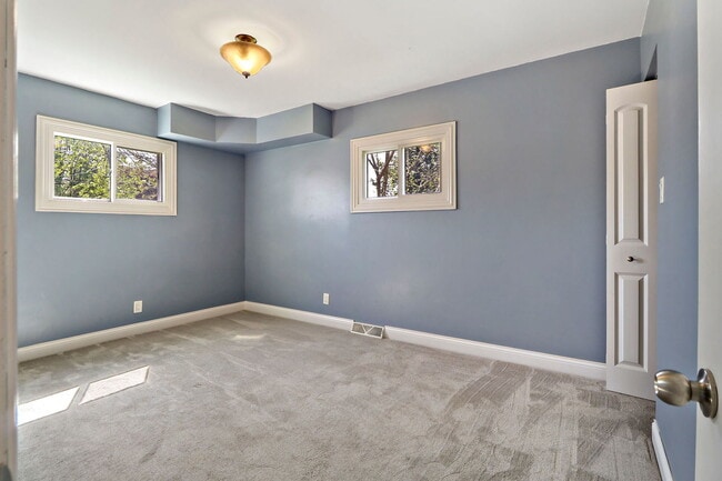Building Photo - 1515 N Pleasant Dr
