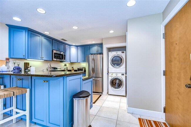 Building Photo - 29300 Bay Hollow Dr