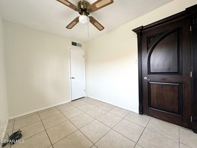 Building Photo - 142 Clairemont Rd