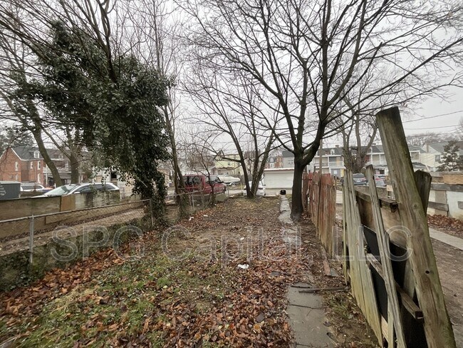 Building Photo - 649 W College Ave