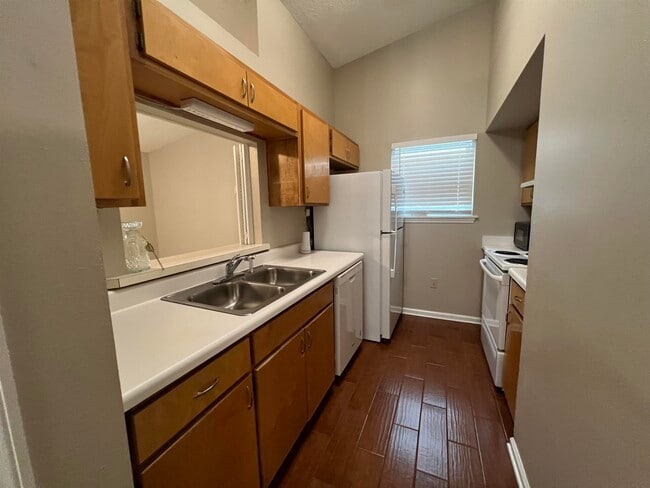 Building Photo - 2231 Treeo Ln