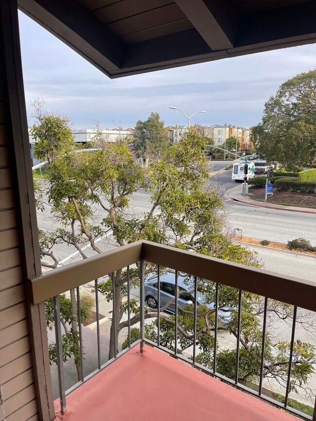 Building Photo - Spacious, open loft-style one bedroom with...