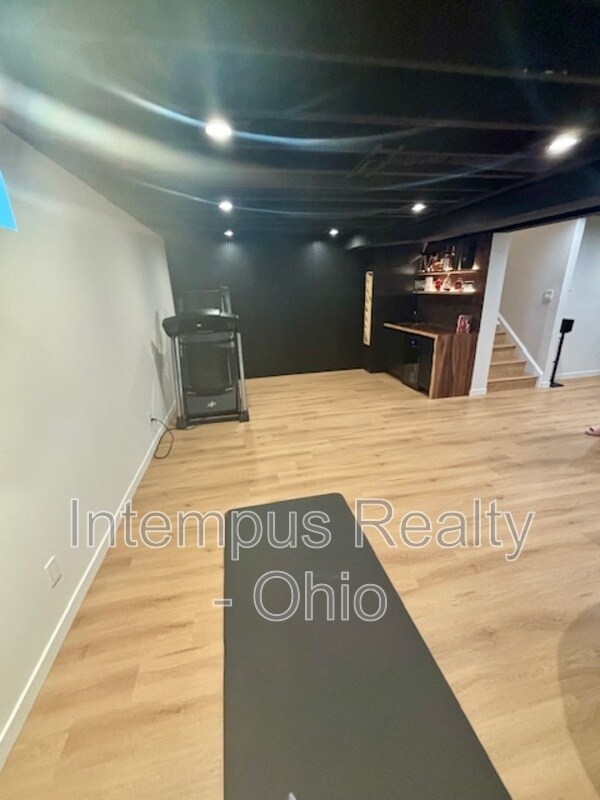 Building Photo - 6123 Brandon Dr