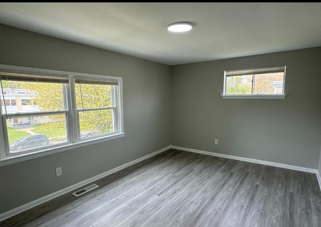 Building Photo - 883 Wedgewood Dr