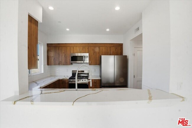 Building Photo - 1820 Prosser Ave