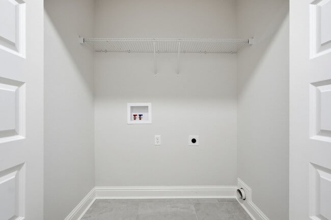 Building Photo - Brand-New 3 Bedroom Townhome in Fort Walton Beach!