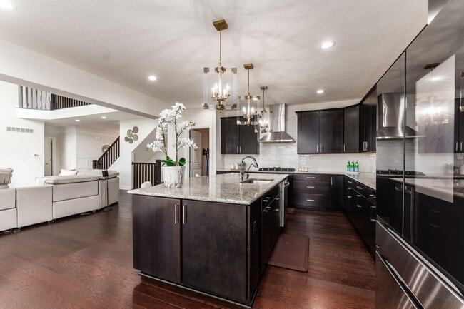 Building Photo - 5962 Laurel Ln