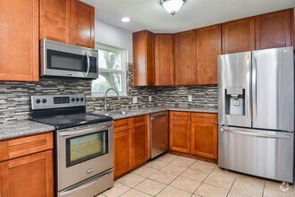 Building Photo - 455 Glenburnie Dr