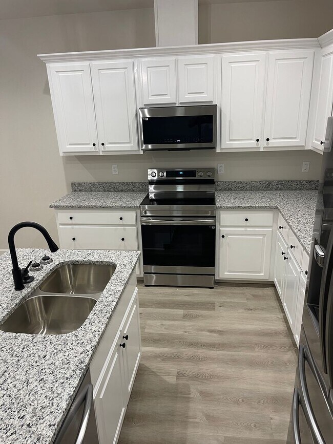 Building Photo - Beautiful New Construction Home