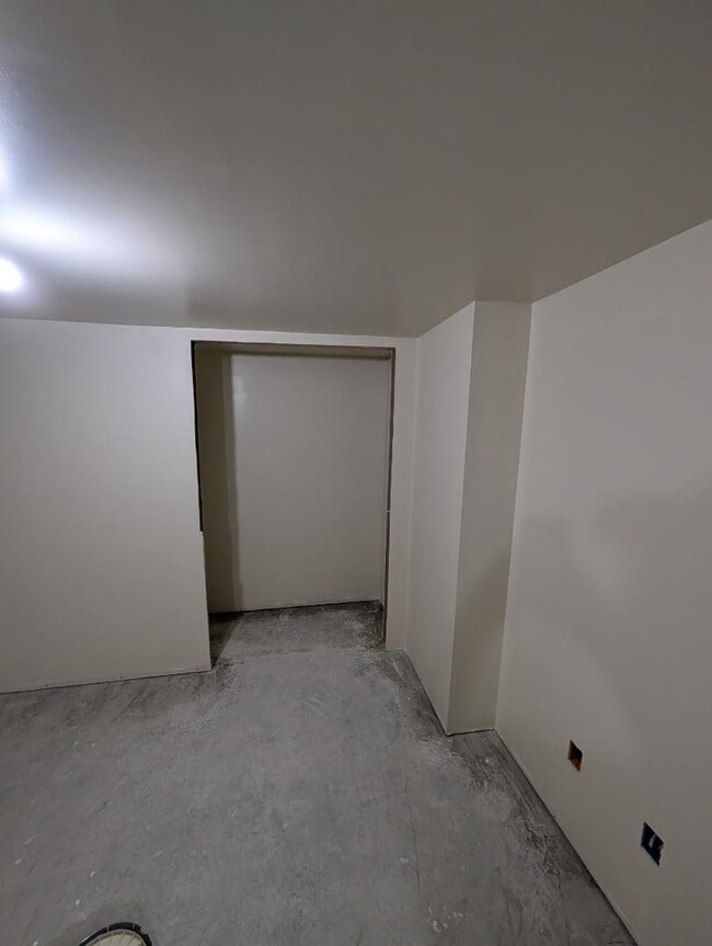 Building Photo - 136 Whitestown Rd