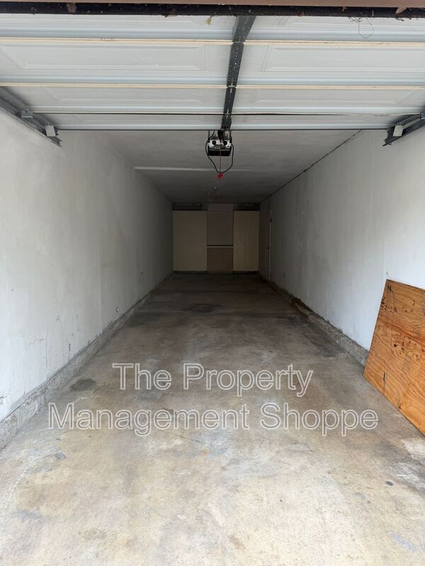 Building Photo - 2758 Bolker Dr