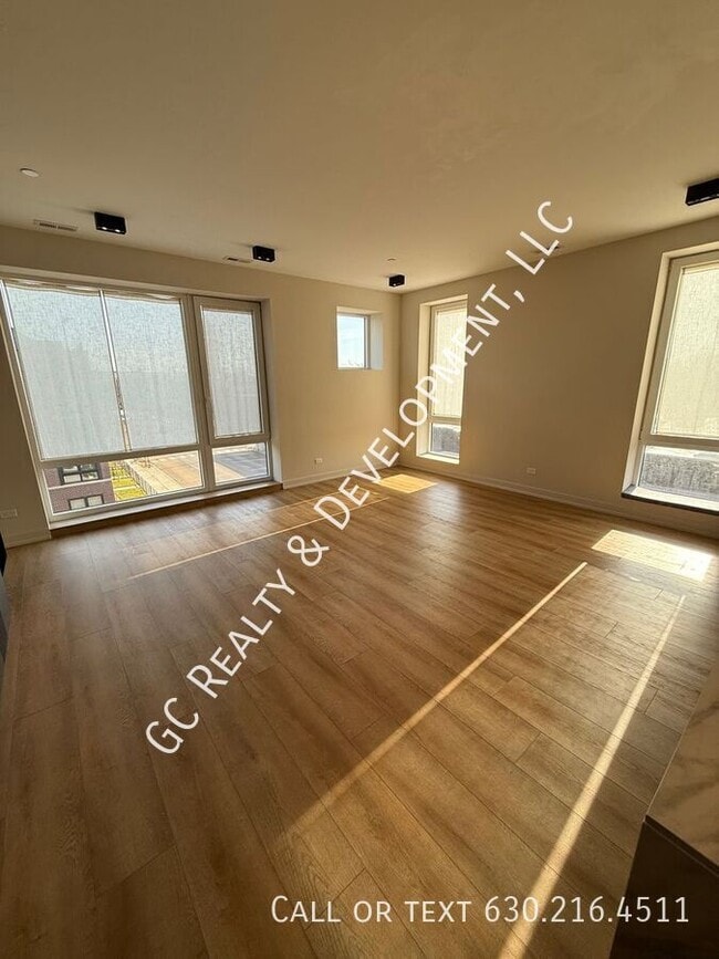 Building Photo - 3202 N Kildare Ave