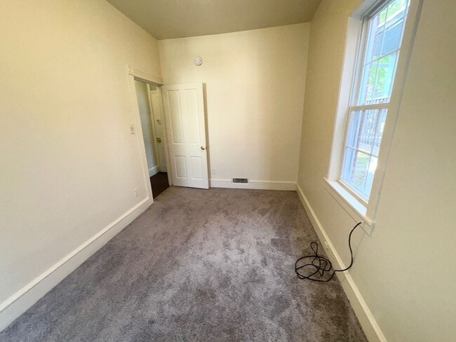 Building Photo - 3 Bedroom Semi-Detached Home