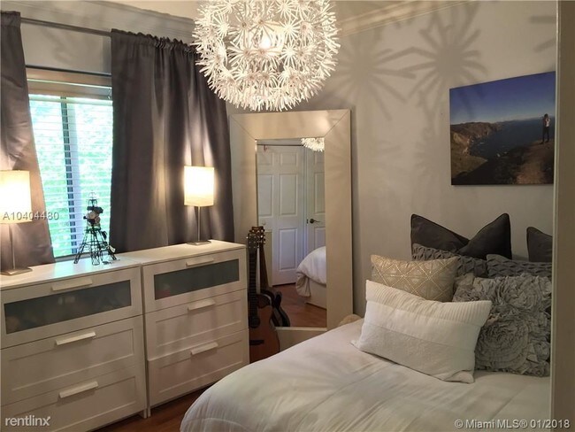 Building Photo - 435 Aledo Ave